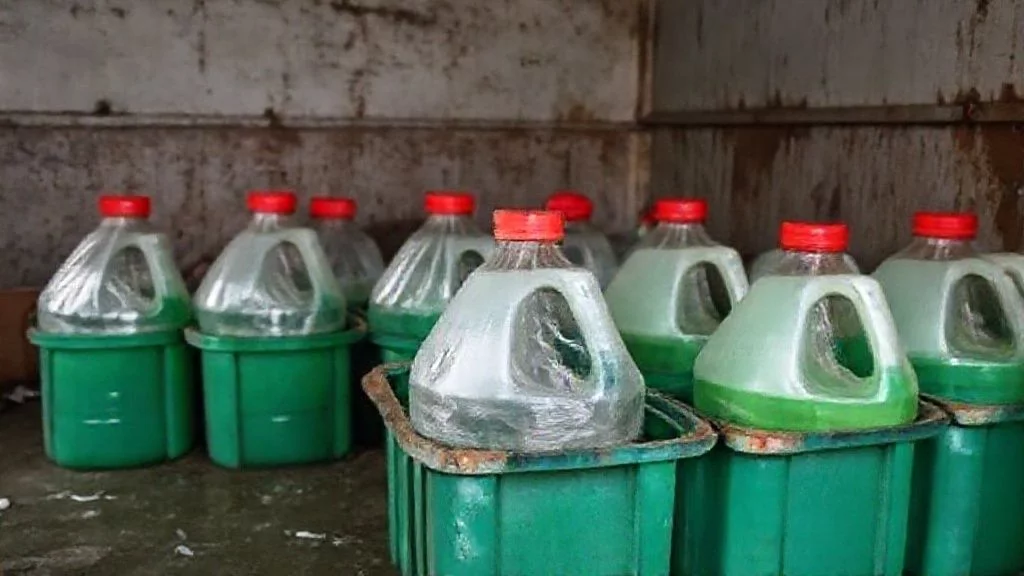 Mobile court sentences six for running Illegal chemical warehouse in Dhaka - Bangladesh Sangbad Sangstha (BSS)